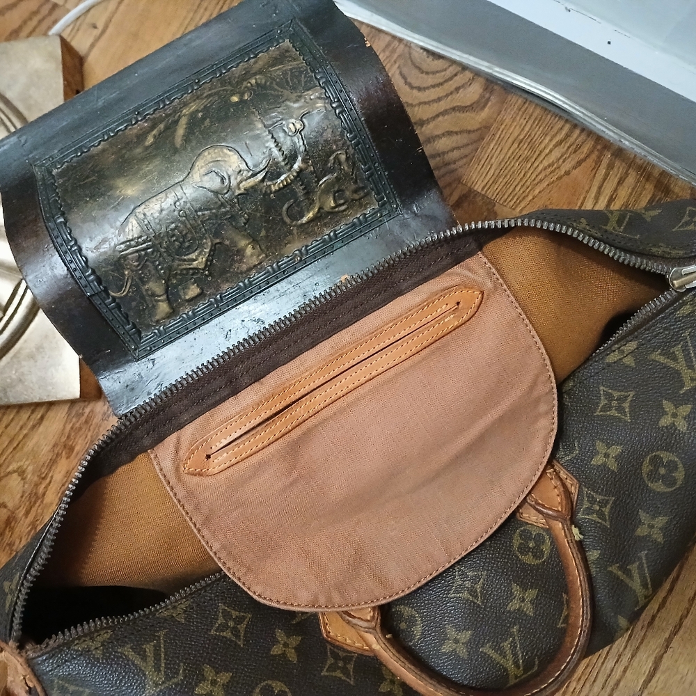 LV MONOGRAM SPEEDY 40. As Is. Authentic. Sales are final. LV Dustbag included - Picture 9 of 9
